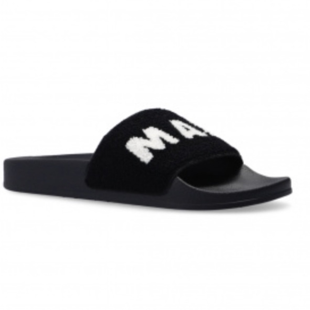 ๐๏ธ Marni! Pool slides - Picture 4 of 15
